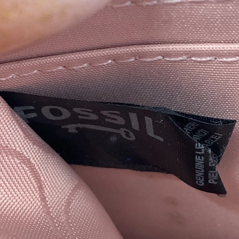 Fossil Womens Maddox  Leather Zip Around Wallet Clutch Key Hole Hardware